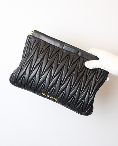 Clutch Matelasse, vista frontal